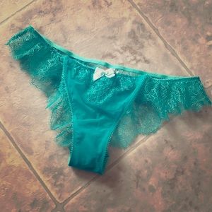 New Victoria’s Secret lace panties